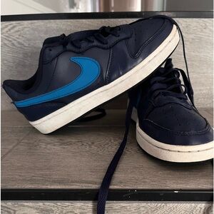 Nike Court Borough Sneakers